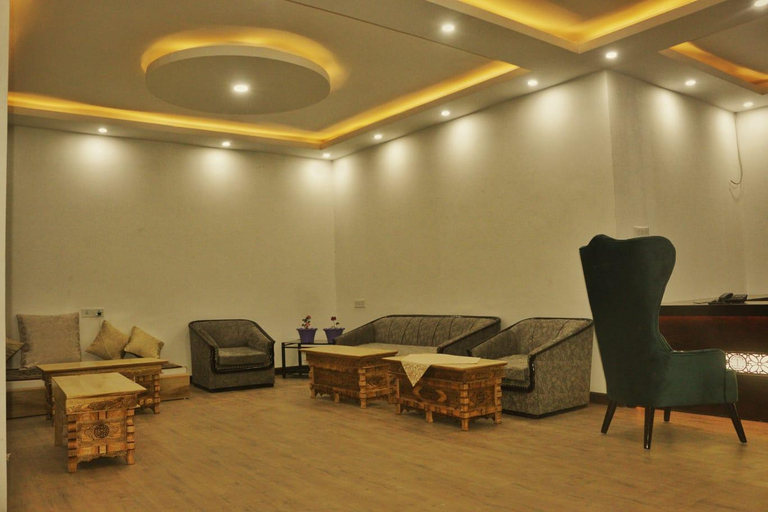Public Area, Lha-Zes, Leh