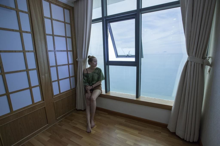 Exterior & Views 9