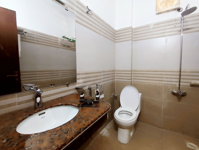 Bathroom 5, Jovial Gold, Hazara