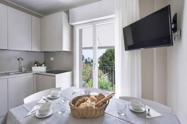 Dining Room 8