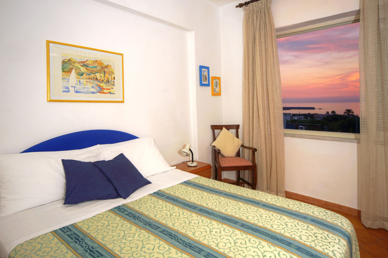 Bedroom 2, Villa Mena, Napoli