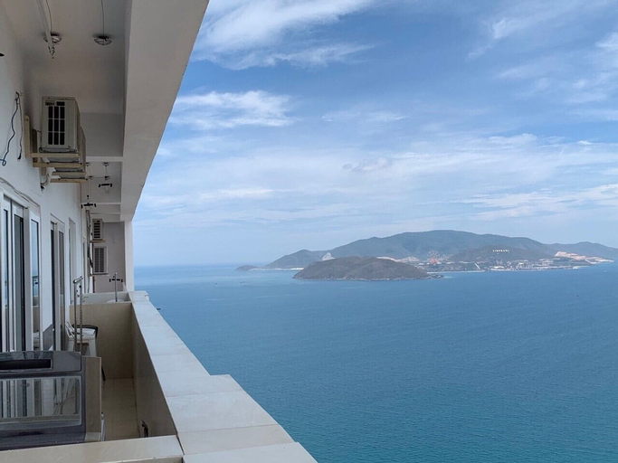Exterior & Views 10