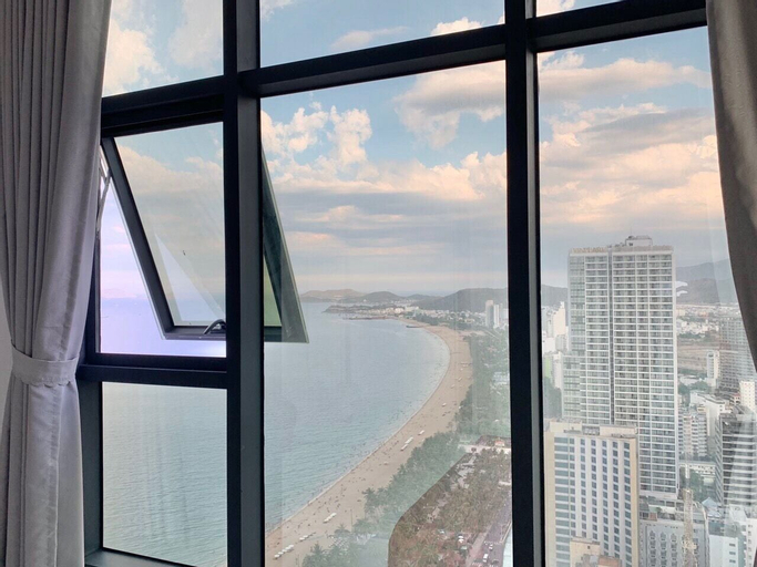Exterior & Views 29