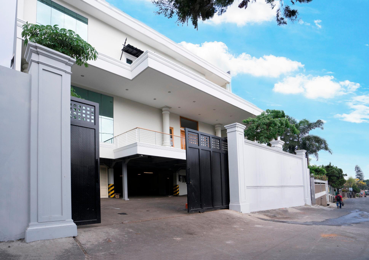 Others 4, Darmo Residence, Bandung