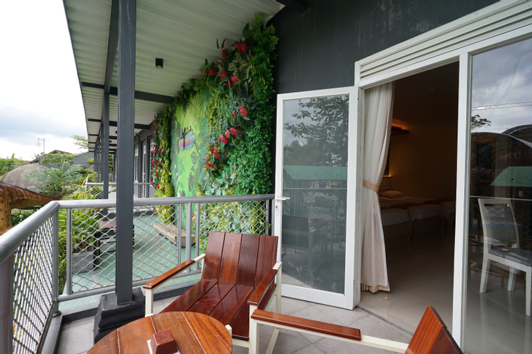 Exterior & Views 9
