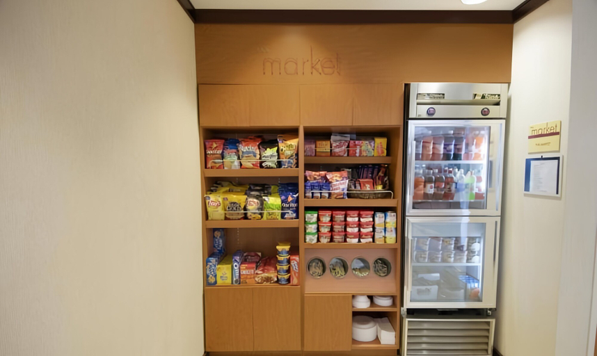 Food & Drinks 5, Fairfield Inn & Suites by Marriott Cordele, Crisp