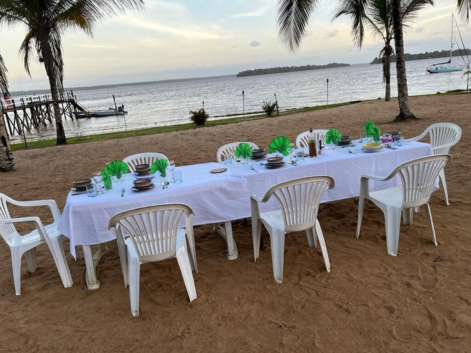 Food & Drinks
