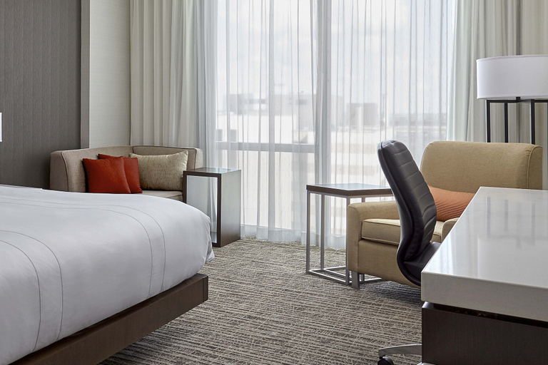 Bedroom 3, Calgary Airport Marriott In-Terminal Hotel, Division No. 6
