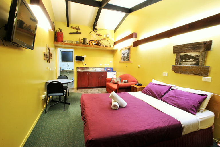 Bedroom 2, Chateau Backpacker & Motels, Westland