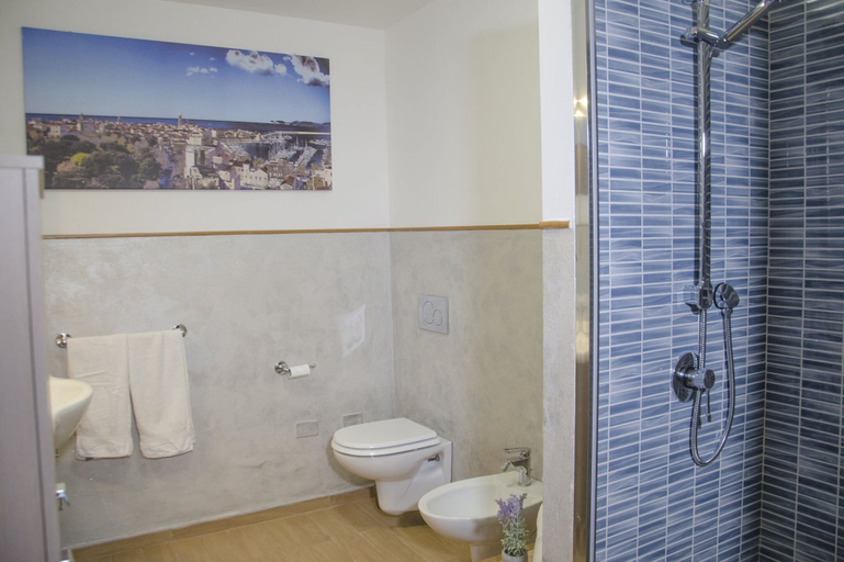 Bathroom 5, Casa Valverde, Sassari