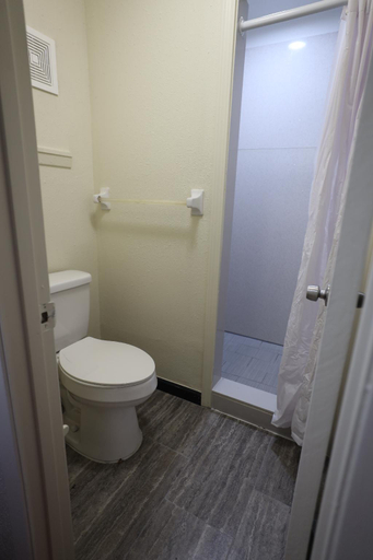 Bathroom, TOWNER MOTEL, Wood