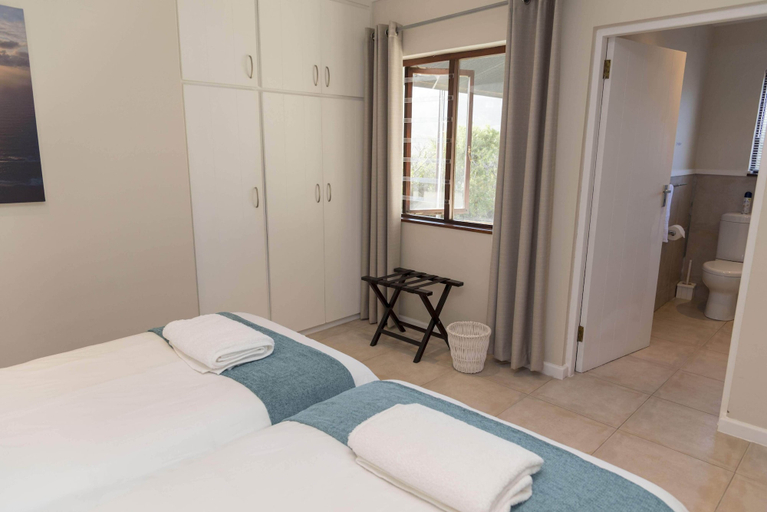 Bedroom 3, Brenton Breakers, Eden