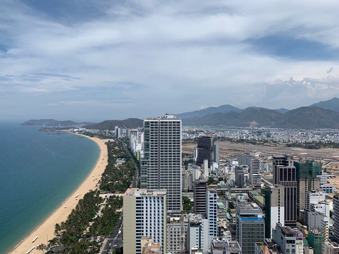 Exterior & Views 6