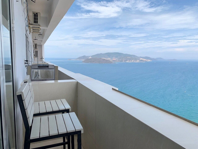 Exterior & Views 9