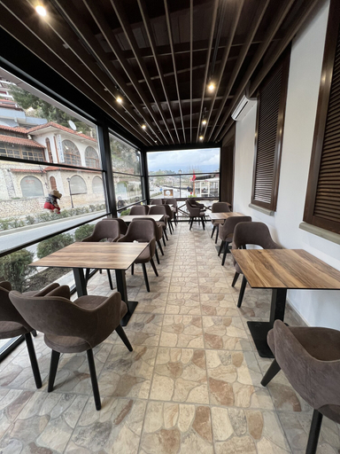 Food & Drinks 4, Bujtina Apsus, Beratit