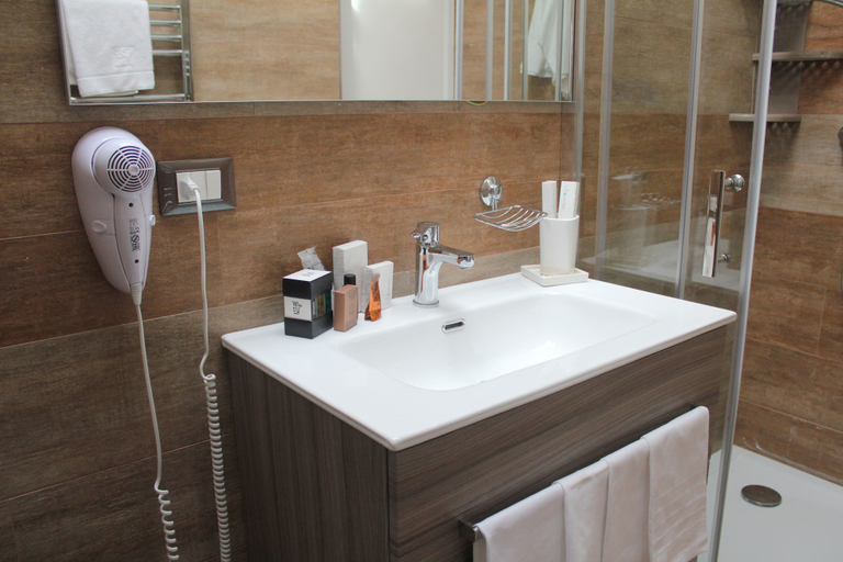 Bathroom 5, La Dimora, Bari