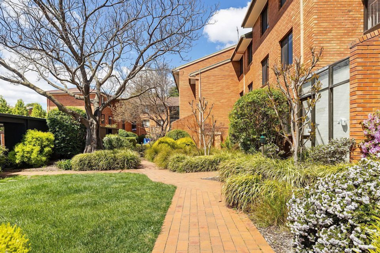 Exterior & Views 3, Oxley Court Serviced Apartments, Canberra