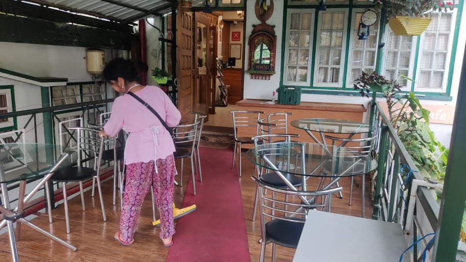 Food & Drinks, Highwinds, East Khasi Hills