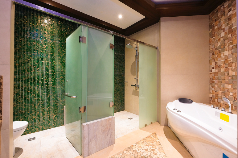 Bathroom 2, JAPI Traveller's Hotel, Cauayan City