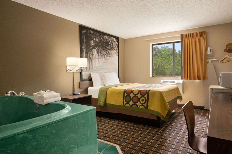 Bedroom 3, Super 8 by Wyndham Mayfield, Graves