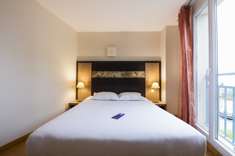 Bedroom 3, Appart'Hotel Garden & City Rousset, Bouches-du-Rhône