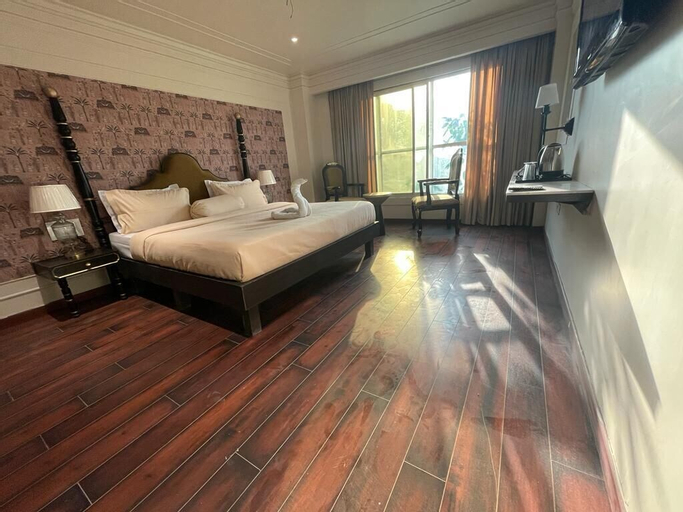 Bedroom 3, The Saga Hotel, West