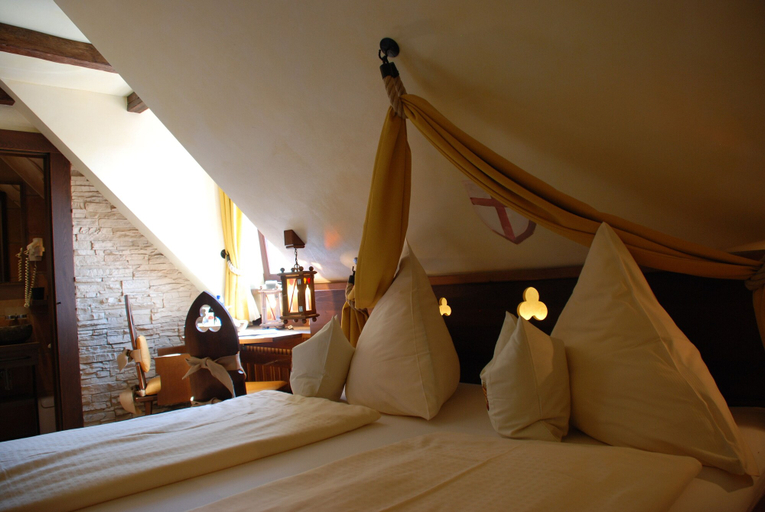 Bedroom 2, Mittelalterhotel-Gästehaus Rauchfang, Bodenseekreis