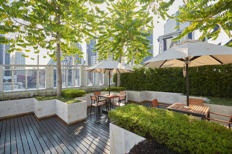 Exterior & Views 24