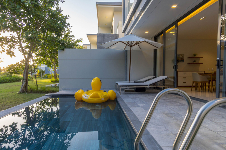 Sport & Beauty 5, Modern 4 BR villa-golf view for family, Da Nang
