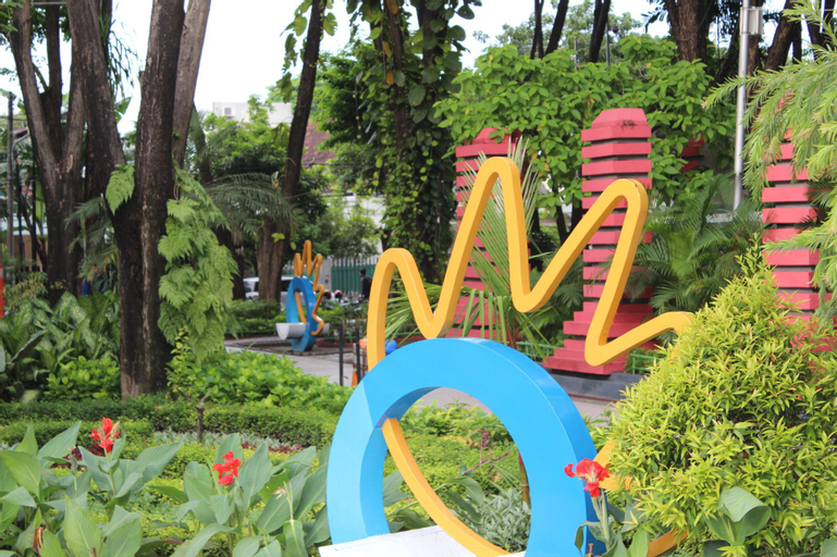 Nearby Landmark 2, Oyo Life 3847 Drainbow Family Homestay, Surabaya
