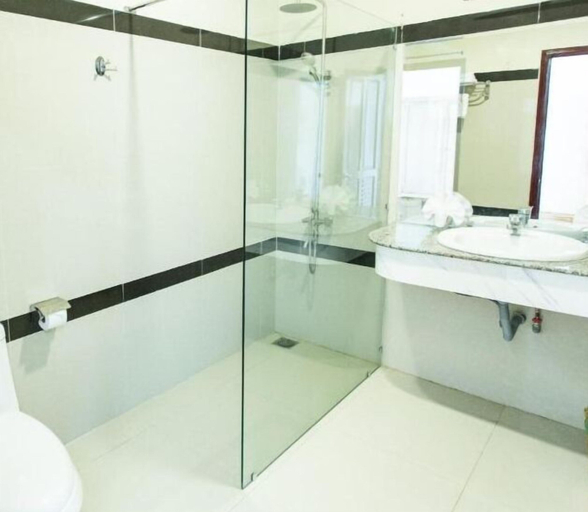 Bathroom 5, Hoang Yen 2 Hotel, Qui Nhơn