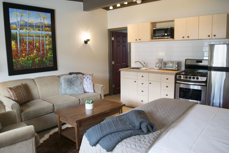 Others 5, Yamnuska Suites, Division No. 15