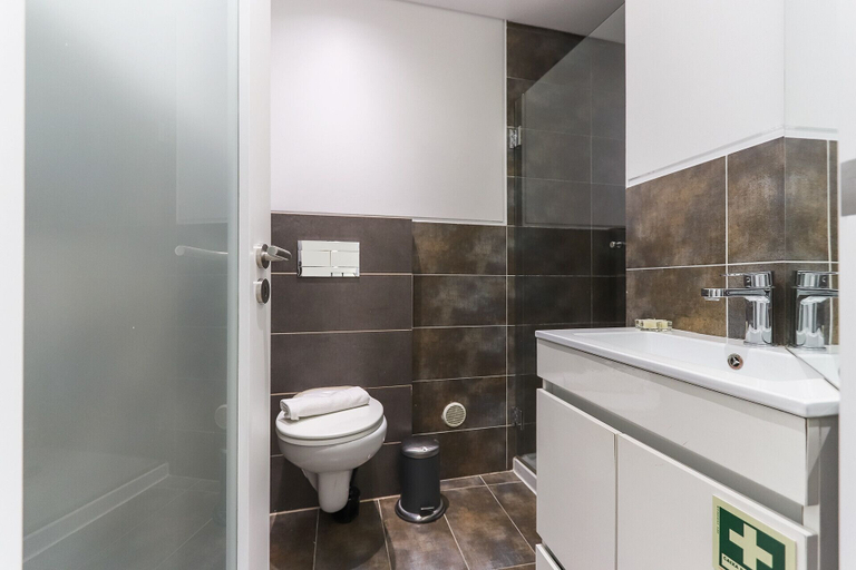 Bathroom, Alcantara Terrace by Homing, Lisbon