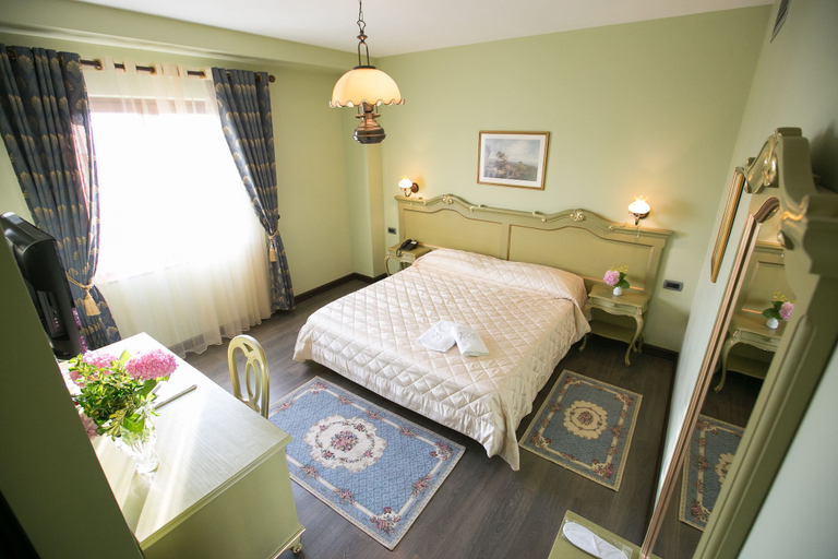 Bedroom 4, Hotel Victoria, Tiranës
