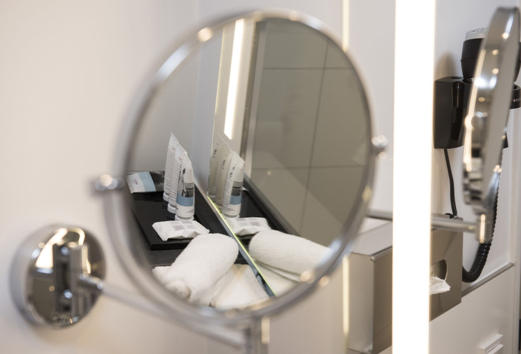 Bathroom 4, Mercure Mannheim Am Friedensplatz, Mannheim