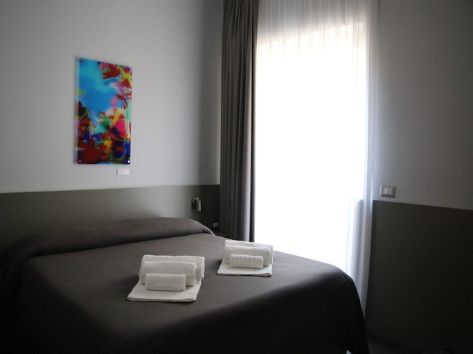 Bedroom 4, Cloister Inn, Napoli