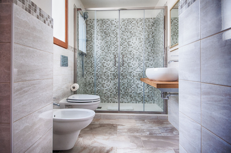 Bathroom 5, Lady Verona, Verona