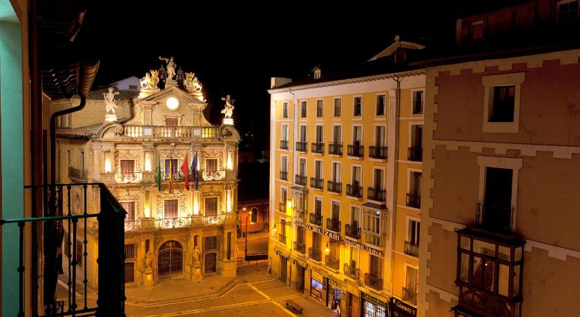 Exterior & Views 1, Hotel Pompaelo Plaza del Ayuntamiento & Spa, Navarra