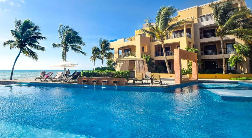 Perfect views from downtown 3bed 2 bath condo at El Faro Coral 203, Cozumel
