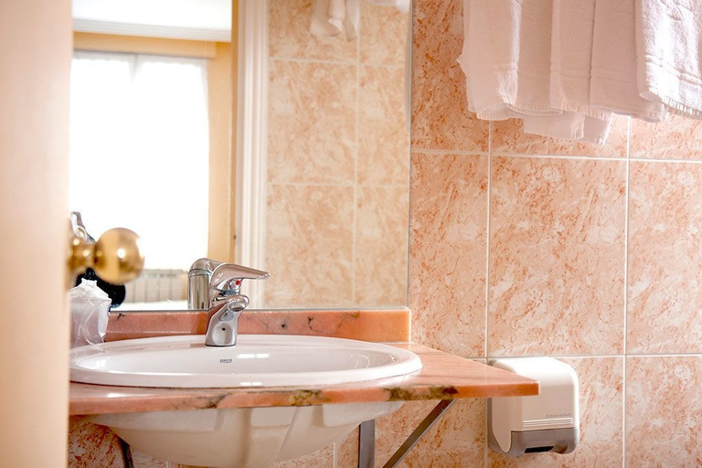 Bathroom 3, HOSTAL EUROPA pensión, Guipúzcoa