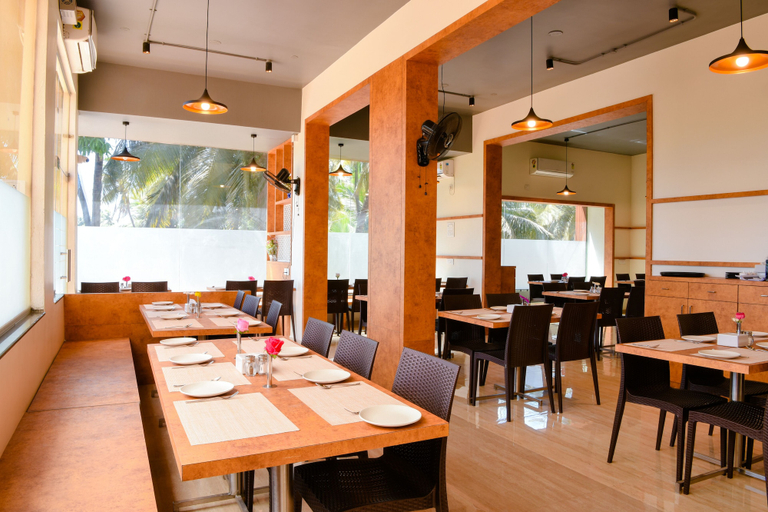 Food & Drinks 5, Malvan's Aishwarya Hotel, Sindhudurg