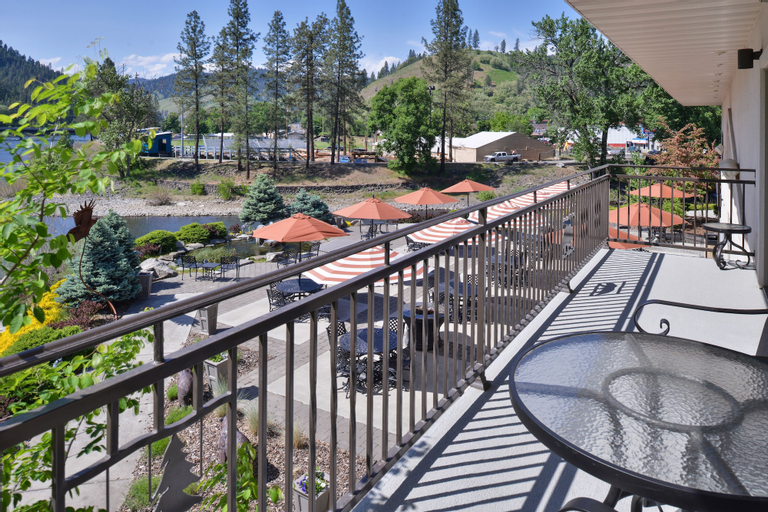 Exterior & Views 5