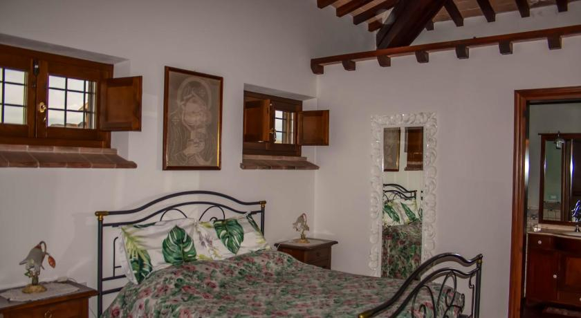 Bedroom 2, 4 bedrooms villa with private pool furnished garden and wifi at Montecampano, Terni