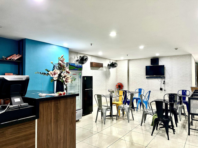 Others 4, The Jade Hotel, Tân Bình