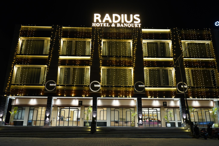 Others 5, hotel radius, Sahibzada Ajit Singh Nagar