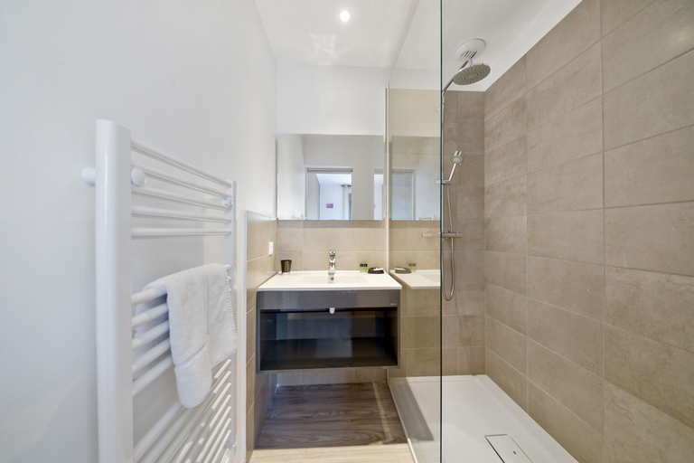 Bathroom 3, Résidence Pierre & Vacances Premium Les Terrasses d'Arsella, Corse-du-Sud