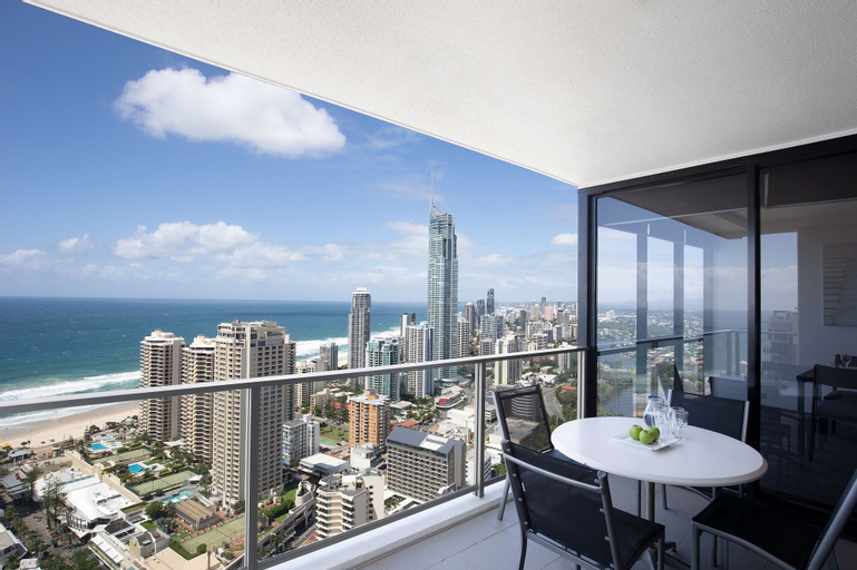 Exterior & Views 28