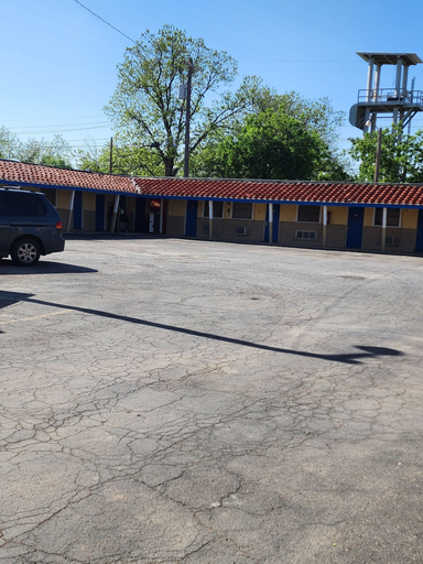 Exterior & Views 2, Alamo Motel, Taylor