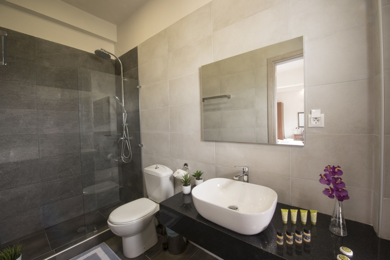 Bathroom 4, Filoxenia, Thessaly