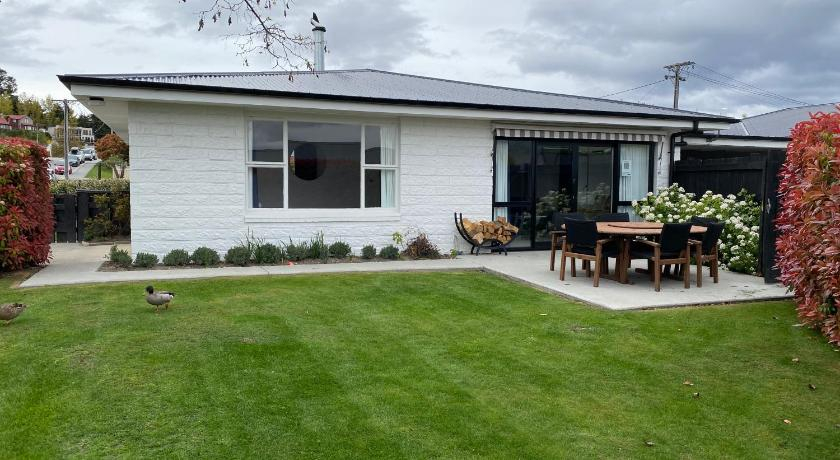 1- DELIGHTFULLY FRESH, PRIVATE HOME CLOSE TO TOWN, Queenstown-Lakes